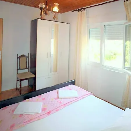 Stjepan - 10m From Beach