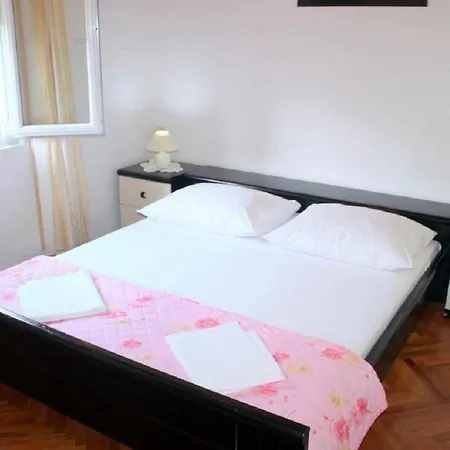 Stjepan - 10m From Beach Apartament