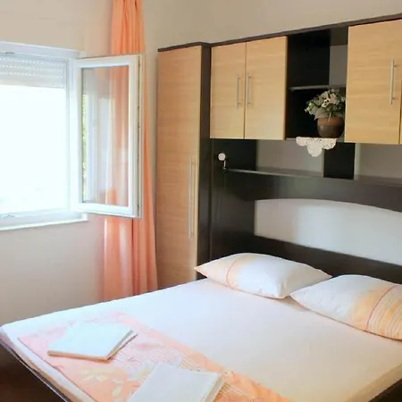 Stjepan - 10m From Beach Apartament *