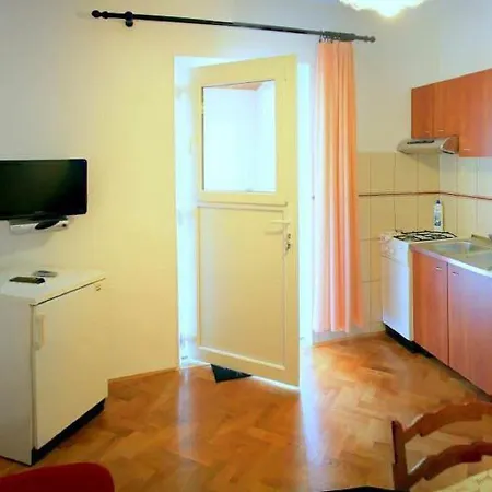 Stjepan - 10m From Beach Apartament *